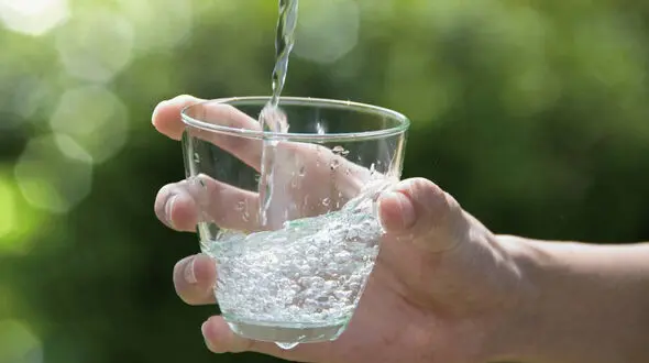 8 نشانه فقر آب در بدن شما