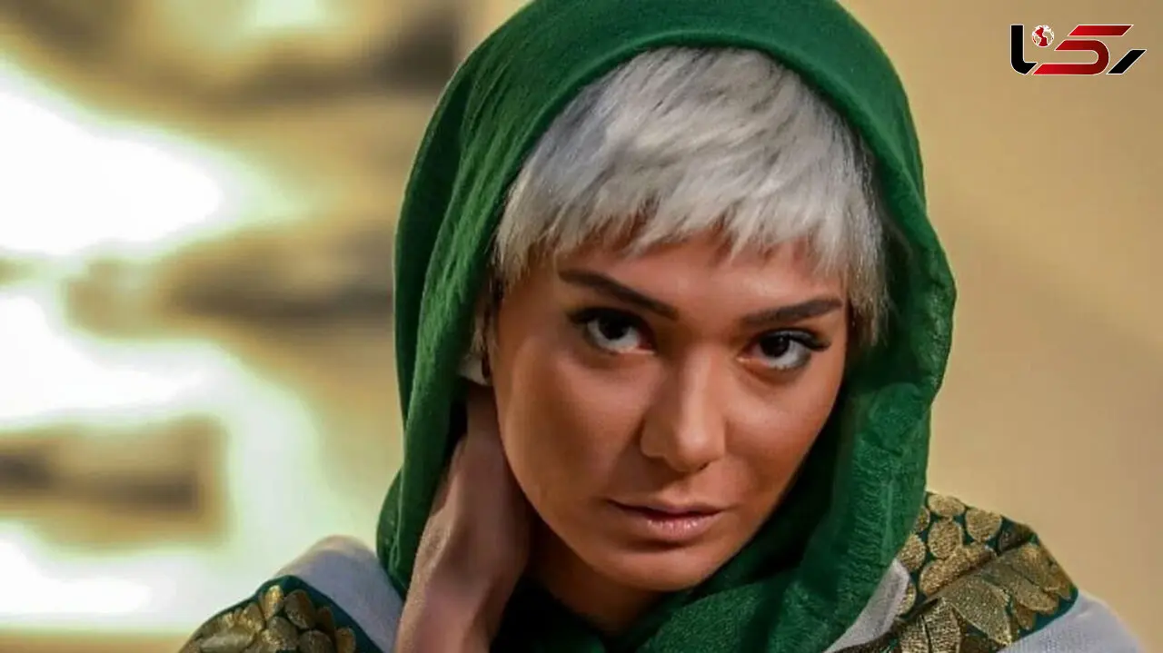 خوابیدن مینا وحید در میان برگ های پاییزی
