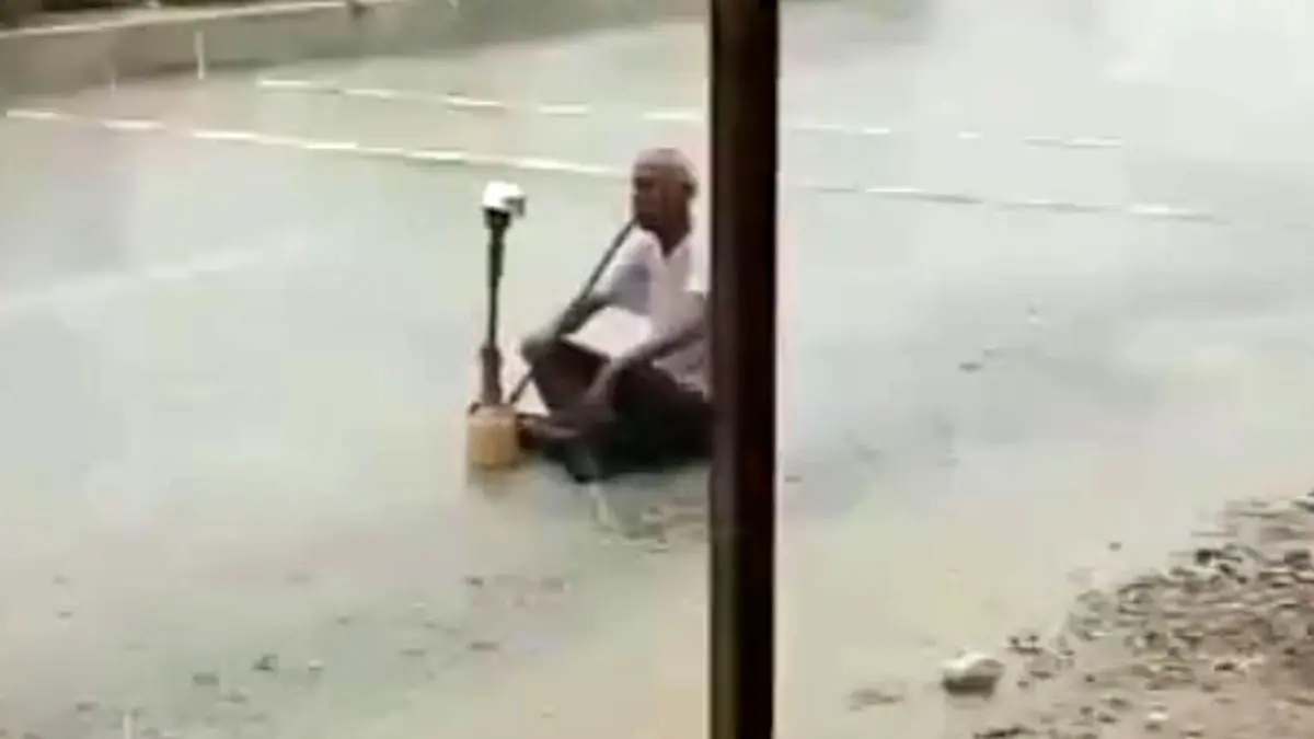 فیلم ویدیوی دلنشین از مرد جنوبی در بارش باران