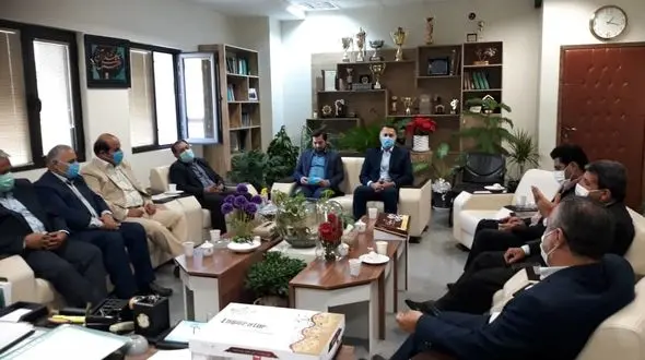 محمدیه و مهرگان در انتظار درمانگاه تامین اجتماعی