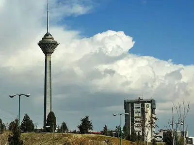 وضعیت هوای تهران امروز پنجشنبه هفتم اسفند ۱۴۰۴ + جدول پیش بینی ساعت‌ به‌ ساعت تهران