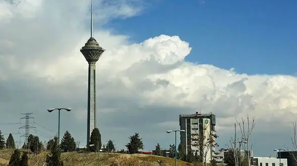 وضعیت هوای تهران امروز پنجشنبه هفتم اسفند ۱۴۰۴ + جدول پیش بینی ساعت‌ به‌ ساعت تهران
