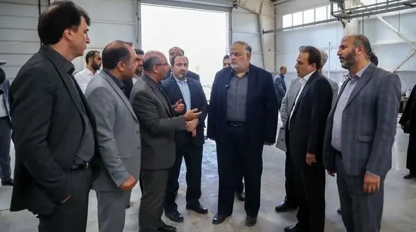 استاندار قزوین از شرکت در حال راه اندازی مانیان خودرو بازدید کرد