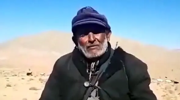 آواز محلی و باشکوه  پیرمرد چوپان که رو خر نشسته و از شجریان می خونه! / من چه در پای تو ریزم که پسند تو بود