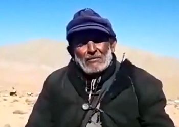 آواز محلی و باشکوه  پیرمرد چوپان که رو خر نشسته و از شجریان می خونه! / من چه در پای تو ریزم که پسند تو بود