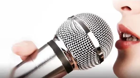 تمسخر مصاحبه خانم خواننده توسط خواننده مهرداد ! / پشیمان می شوید !