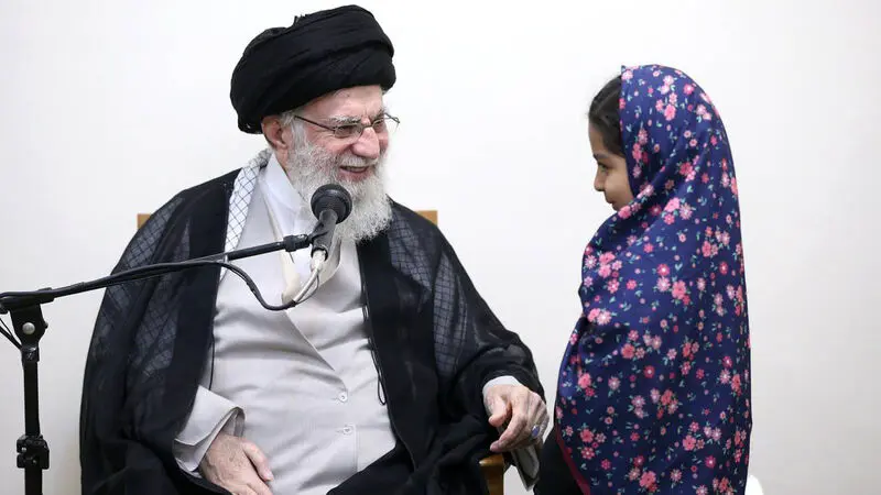 حضرت آیت‌الله خامنه‌ای رهبر معظم انقلاب اسلامی ظهر امروز در دیدار خانواده‌های شهدای نیروی پدافند هوایی ارتش