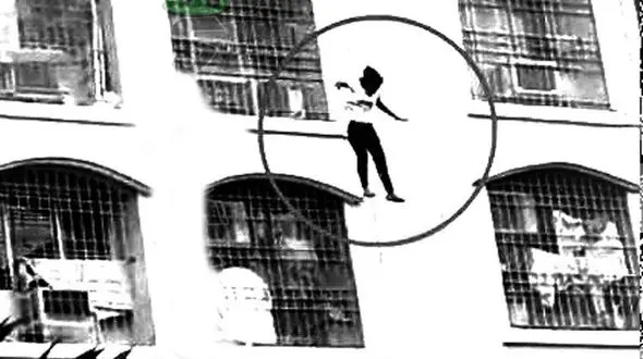 زن شمالی خود را از طبقه سوم پایین انداخت؟ / پسر و شوهرم مرا هل دادند