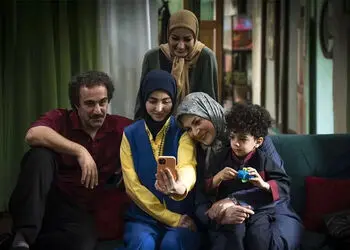  سفر در زمان/ «نقی و نیکا» در پشت صحنه سریال پایتخت ۷ / تصویری صمیمی از محسن تنابنده و سونیا حسینی