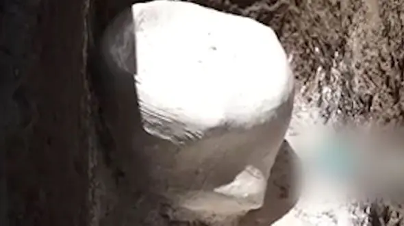 کشف خمره تاریخی در تپه اشرف اصفهان + فیلم