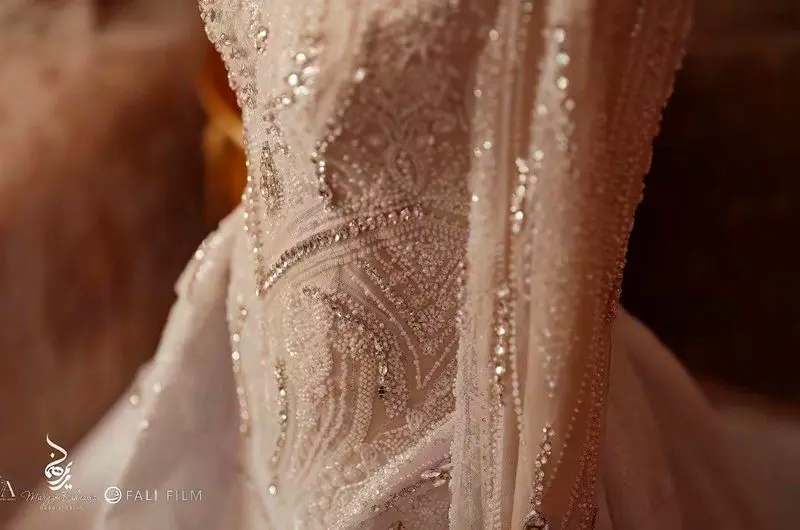 نگاهی به لباس عروس مریم مومن / خانم بازیگر با لباس عروس ترند سلطنتی درخشید + عکس