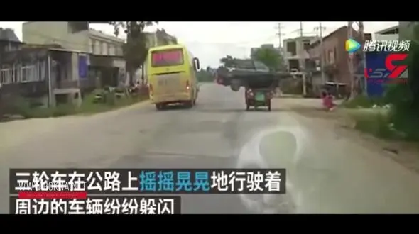 حمل خودرو با سه چرخه موتوری!+تصویر