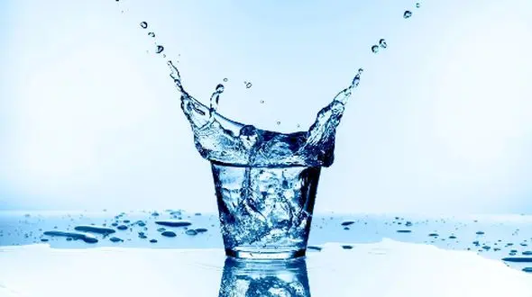 کاهش اضطراب با یک روش ساده: نوشیدن آب!