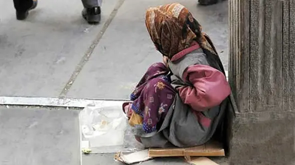 این دختر گدا زیباترین خانم دکتر ایران شد ! / حیرت می کنید !