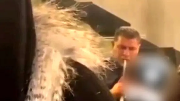 دختر جوان علی دایی را در کافه لاکچری با موبایلش شکار کرد + فیلم 