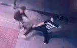 فیلم لحظه خنده دار از بازداشت یک موبایل قاپ