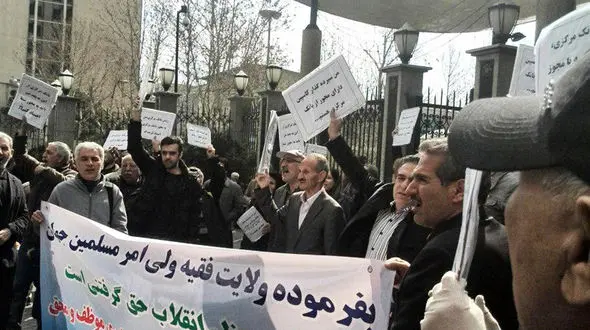 باز هم کاسپین و باز هم تجمع طلبکاران +عکس