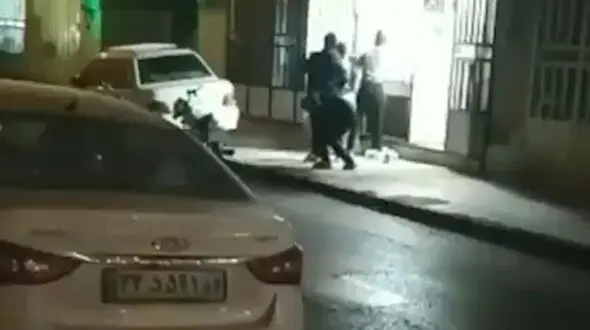فیلم لحظه سرقت مسلحانه از یک طلافروشی در یزد / شب گذشته رخ داد