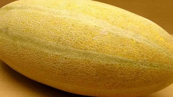 با این روش، لکه خربزه خشک شده را از روی فرش پاک کنید؟