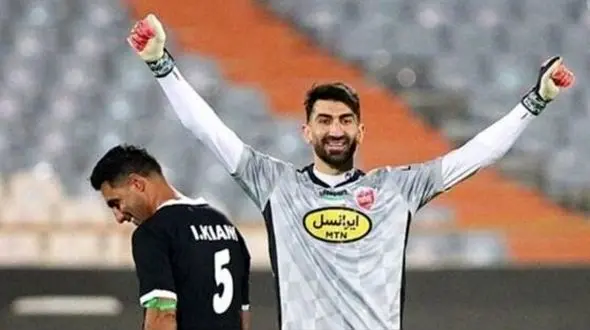 حضور عاشقانه اکرم بانو و دختر علیرضا بیرانوند در سکوهای ورزشگاه آزادی برای تشویق تیم پرسپولیس +عکس