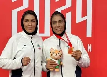 فیلم/ نگاهی به جشن تولد شکوهمند الهه و سهیلا منصوریان در برج شیشه ای با آهنگ بندری / با حضور بازیگران زن و مرد و خواننده محبوب با کیک ها و تزئینات قلبی قرمز