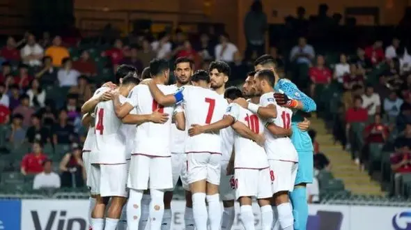 فیلم استقبال پر شور هواداران ازبک از بازی با ایران