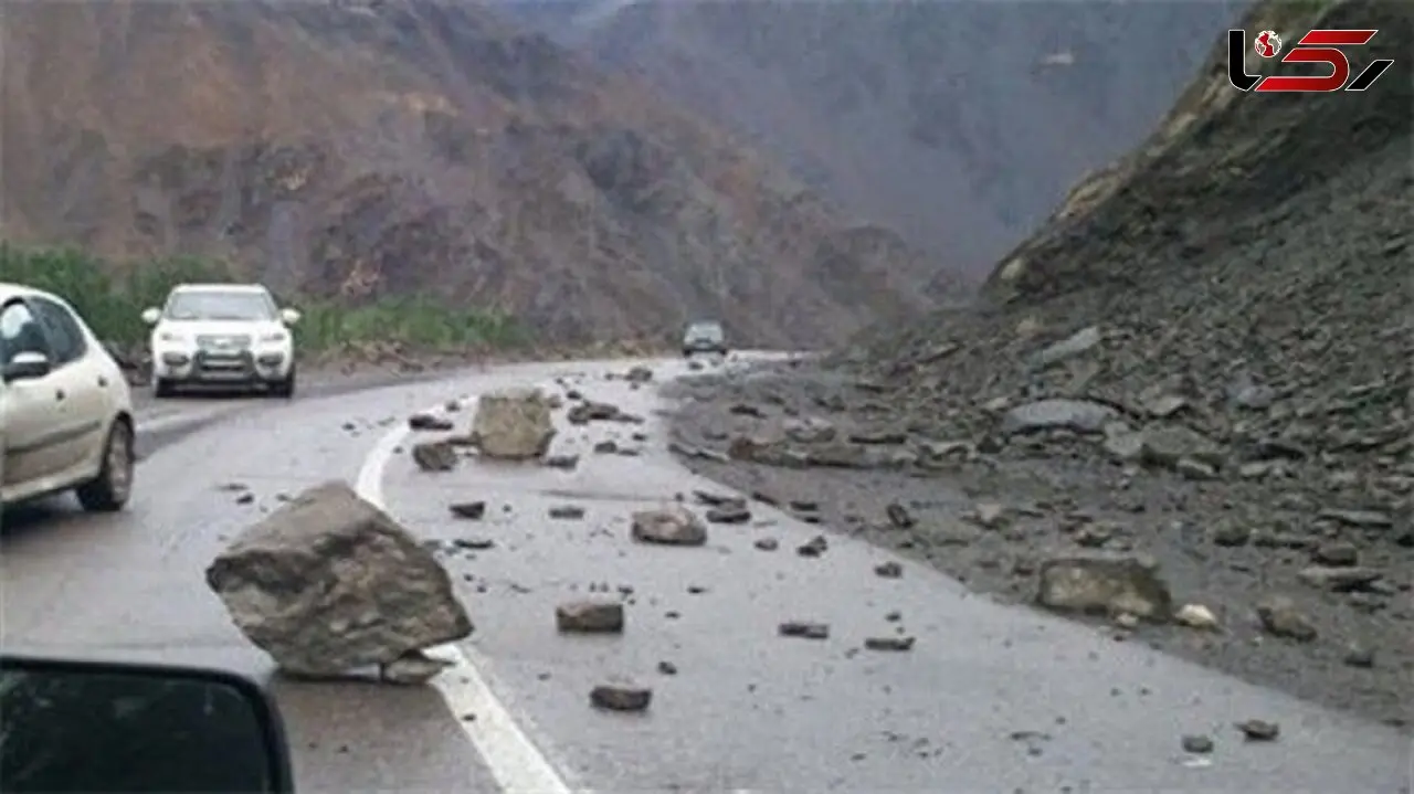 ریزش وحشت آور  سنگ در جاده کندوان