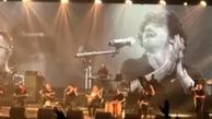 فیلم آواز احساسی باشکوه / حضور دختر مورد علاقه عرفان طهماسبی  درکنسرت قصه هزار و یک شب و اشاره دست عاشقانه عرفان !