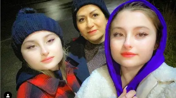 دلتنگی سارا و نیکا با رسوایی در استخر مختلط! + عکس