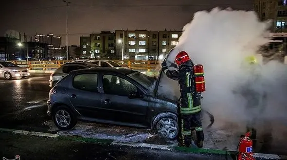 شب یلدای این خانواده مشهدی آتشین شد/ ماموریت ویژه آتش نشان ها  در خیابان های مشهد