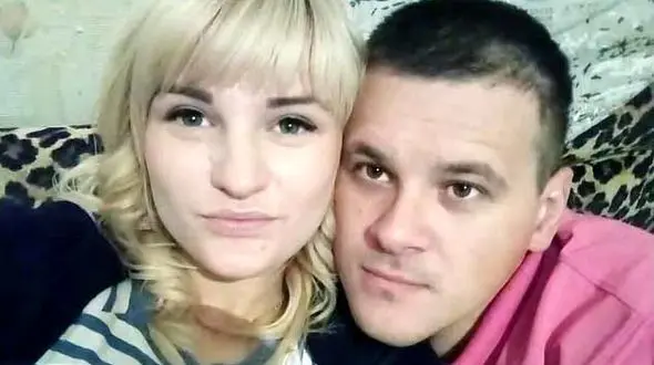 مادر خوشگذران 11 روز بچه هایش را در خانه تنها گذاشت! / کودک نوپا آب گلدان خورد و مرد + عکس