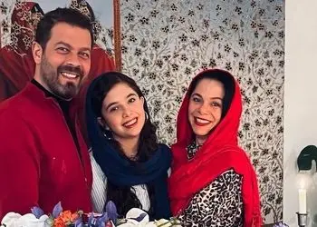 فیلم /  چیدمانِ گیلانی خانه پژمان بازغی در وسط تهران / پرده های زیبای رنگی رنگی با سلیقه دخترانه نفس بازغی 