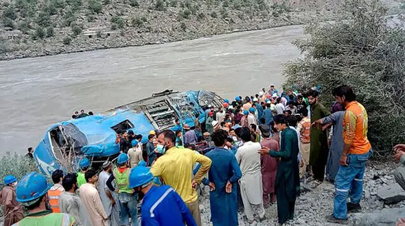 سقوط مرگبار اتوبوس مسافربری به دره / در پاکستان رخ داد + عکس