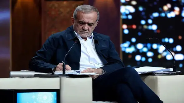 نام خانوادگی اصلی مسعود پزشکیان چه بوده است؟ / جزئیات زندگی خصوصی رئیس جمهور + عکس