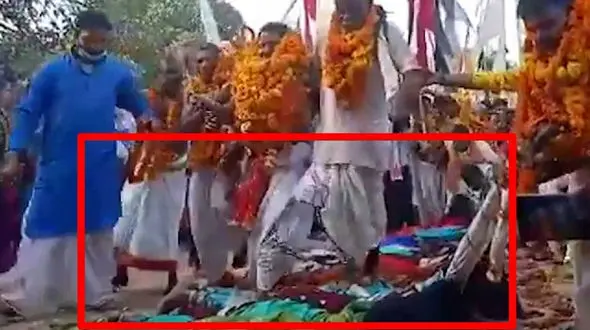 درمان باورنکردنی زنان نازا در هند / کاهنان مذهبی با آن ها چه می کنند ؟