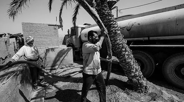 محرومیت روستاهای خوزستان/ همسایگی با دکل های نفتی هم کمکی نکرد + فیلم