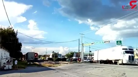 تصادف وحشتناک قطار با کامیون + فیلم