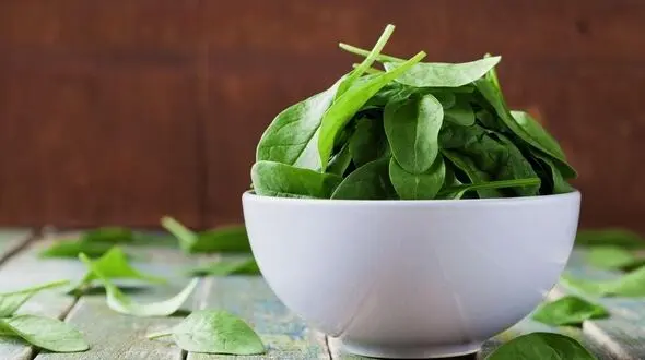 این غذاها مسموم کننده را بشناسید