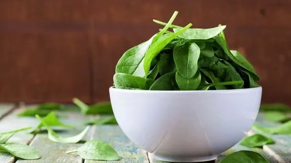 این غذاها مسموم کننده را بشناسید