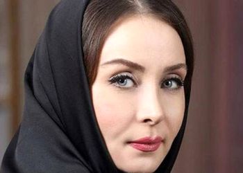 فیلم/ چیدمان شیک مبلمان لاکچری و خوش رنگ خانه مدرن حدیث فولادوند/ حیوان خانگی، آباژور اعیانی، تابلوار دیواری هنری خانم بازیگر باسلیقه 