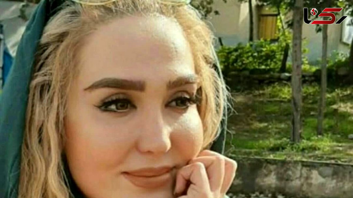 عکس سفر در زمان / یادی کنیم از حضور زندهیاد زهره فکور صبور با استایل مونوکروم مشکی و پر در مرکز خرید / روحش شاد