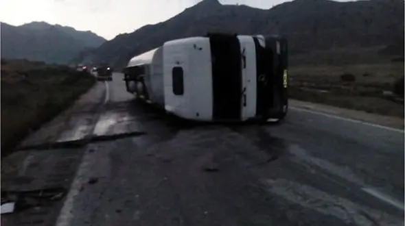 3 فوتی و یک مجروح در اثر واژگونی تانکر حامل مواد شیمیایی در محور بروجن به لردگان