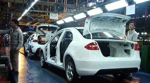 خودروسازان مونتاژکار ساز خود را می زنند ! / مردم تکلیف خود را نمیدانند 