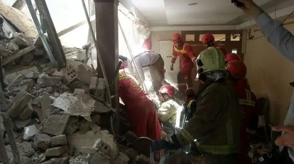 جزئیات حادثه ریزش ساختمان در پیشوا / ساختمان های اطراف تخلیه شد