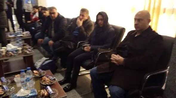 خانواده دختران ترک در فرودگاه شهر کرد / کار انتقال اجساد امروز به پایان می رسد +عکس