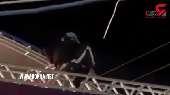 لحظه وحشتناک برق گرفتگی مرد جوان در کنسرت! + فیلم 