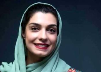 تیپ متفاوت الیکا عبدالرزاقی به رنگ آبی در دل طبیعت