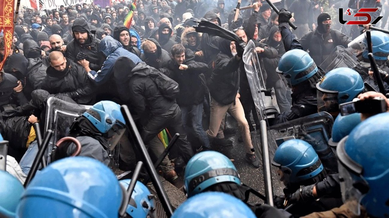  Protesters Clash with Italian Police in Florence over Virus Lockdown Measures 