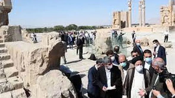 دردل کارمند تخت جمشید با رئیس جمهور