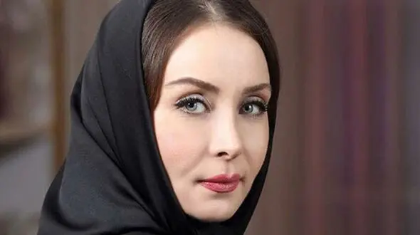 حیاط باصفای خانه حدیث فولادوند / شب‌نشینی خانم بازیگر کنار استخر + عکس